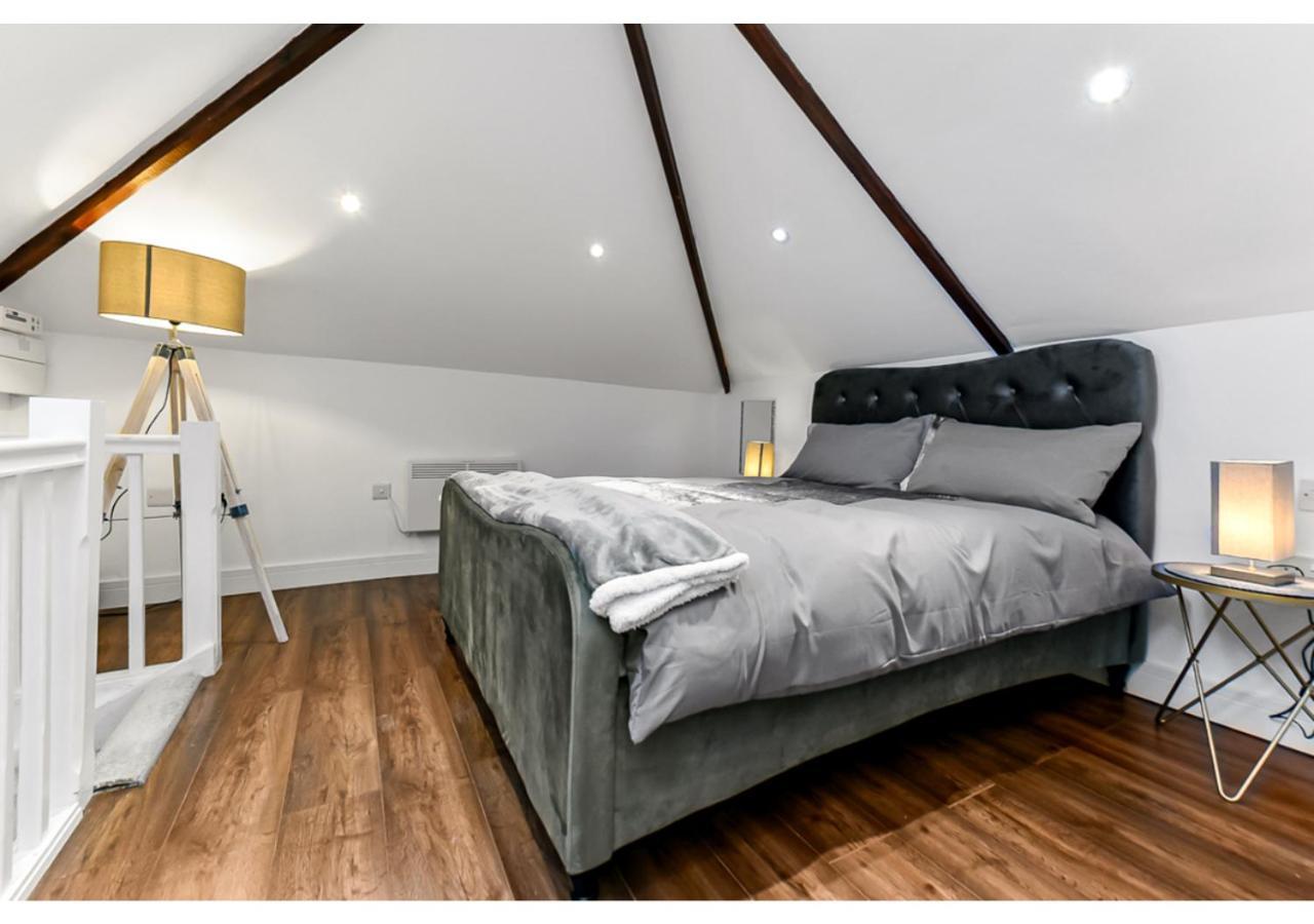 Sleek And Modern Studio With Minimalist Vibe Apartment Chelmsford Exterior photo