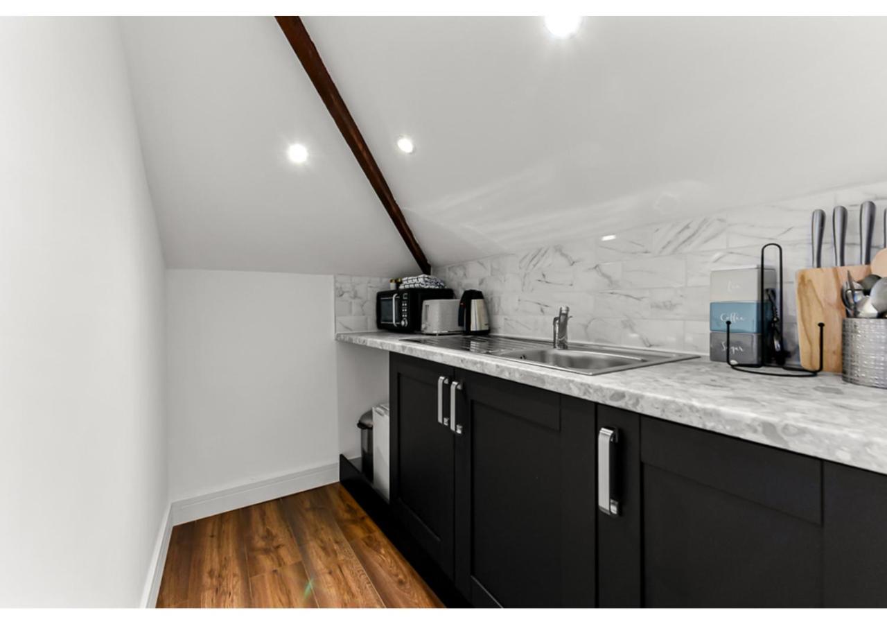 Sleek And Modern Studio With Minimalist Vibe Apartment Chelmsford Exterior photo