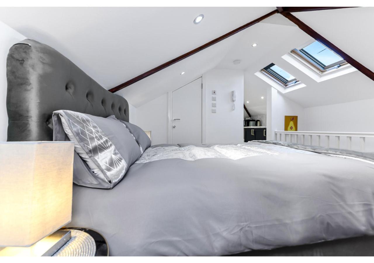 Sleek And Modern Studio With Minimalist Vibe Apartment Chelmsford Exterior photo